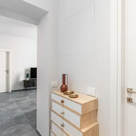 Sissi - Center - By Host4u Apartment Pavia