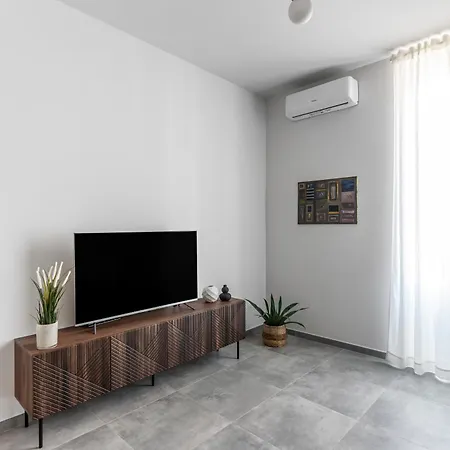 Sissi - Center - By Host4u Apartment Pavia